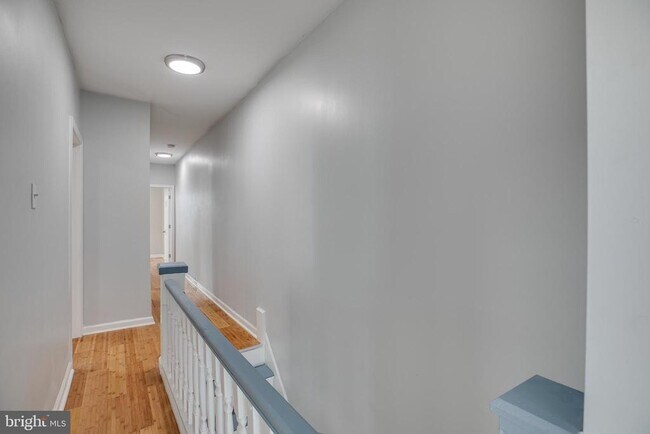 Building Photo - 5626 Lansdowne Ave