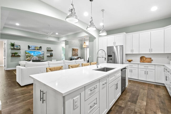 Building Photo - 2532 SE Jason Pl