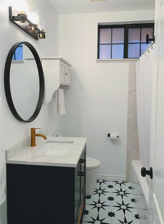 Building Photo - 4419 Bellvue Ave