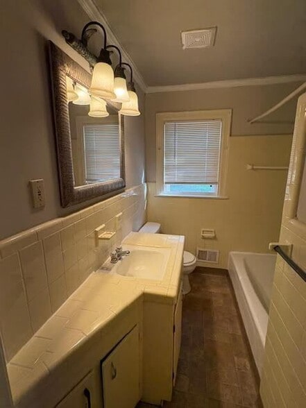 Building Photo - 2606 S Wright Rd