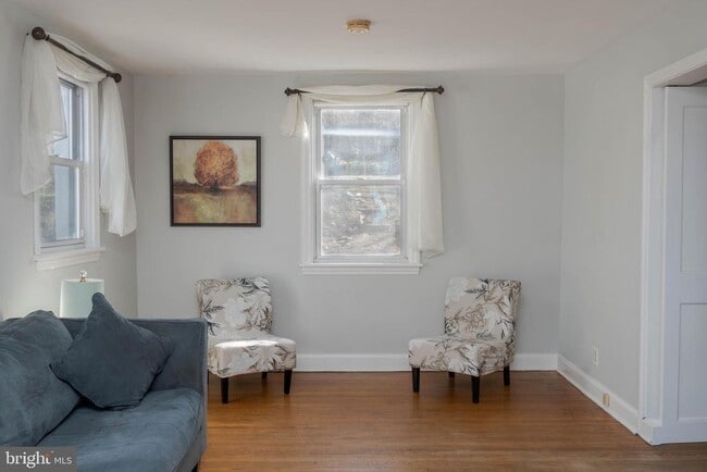 Building Photo - 209 Elm Ave