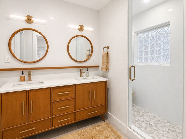 Building Photo - Luxury Terrell Hills Lease with 2025 Remodel, New Salt-Chlorinated Pool & Outdoor Living!  Beauti...