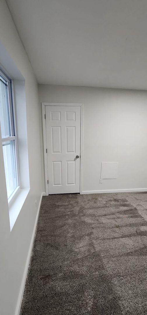 Building Photo - Newly Renovated 3-Bedroom Apartment in Pen...