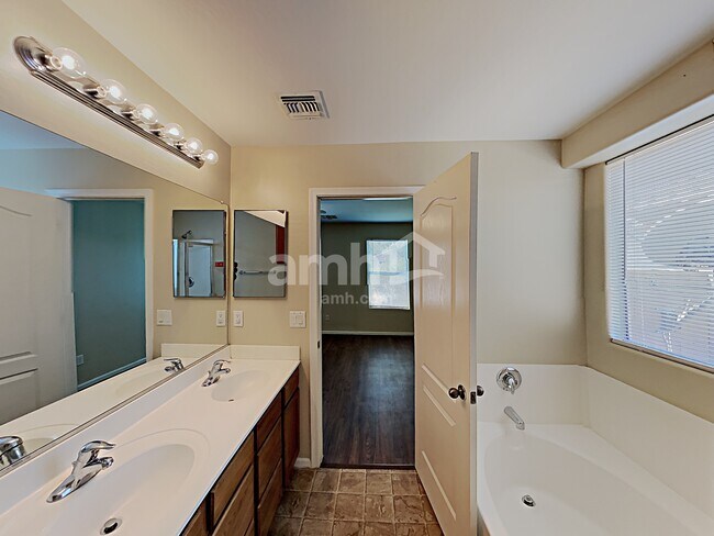 Building Photo - 1292 W Matthews Dr
