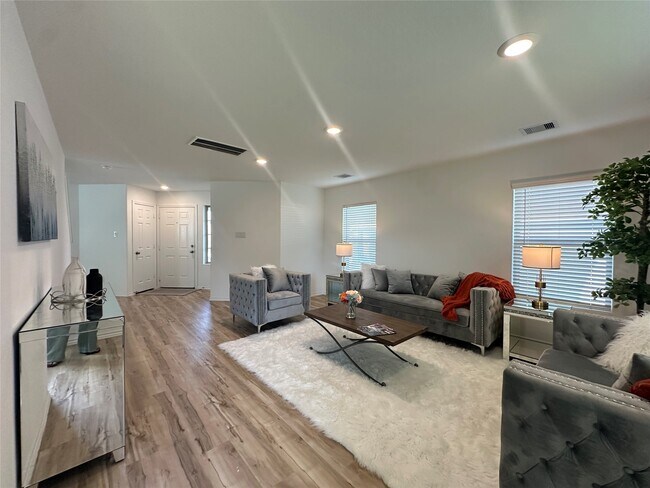 Primary Photo - 11079 N Lake Mist Ln