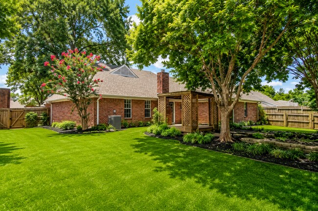 Building Photo - 5624 Annandale Dr