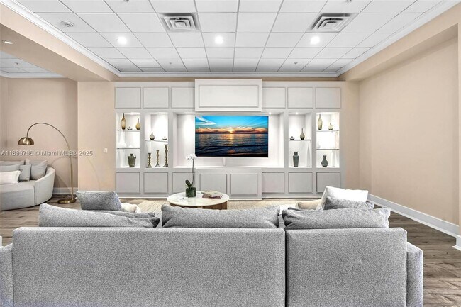 Building Photo - 5600 Collins Ave