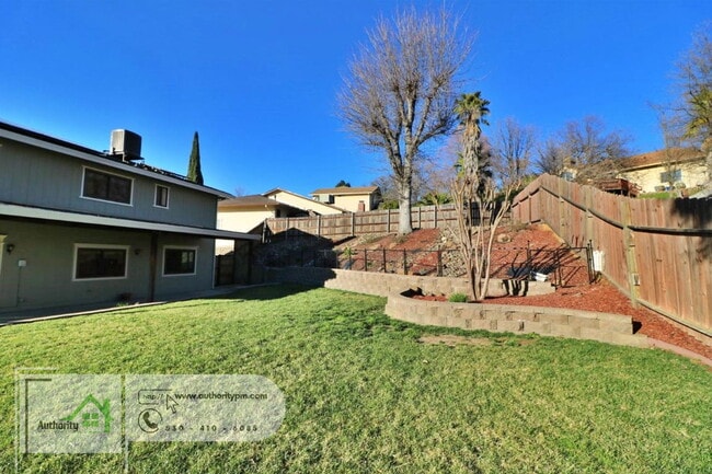 Building Photo - 251 Kamp Way