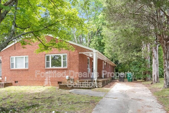 Primary Photo - 507 Steele St