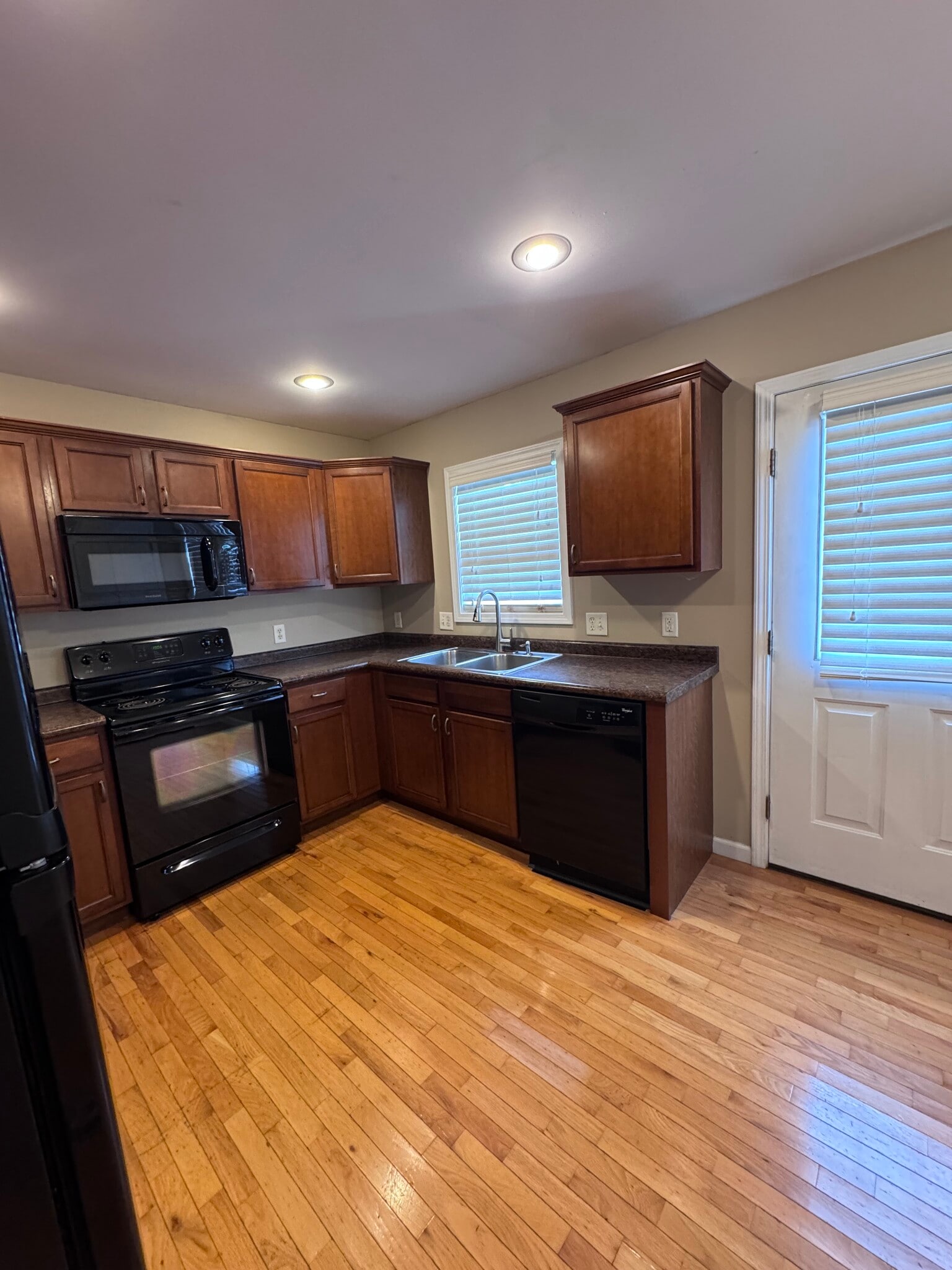 Building Photo - 3570 Castlebrooke Ln