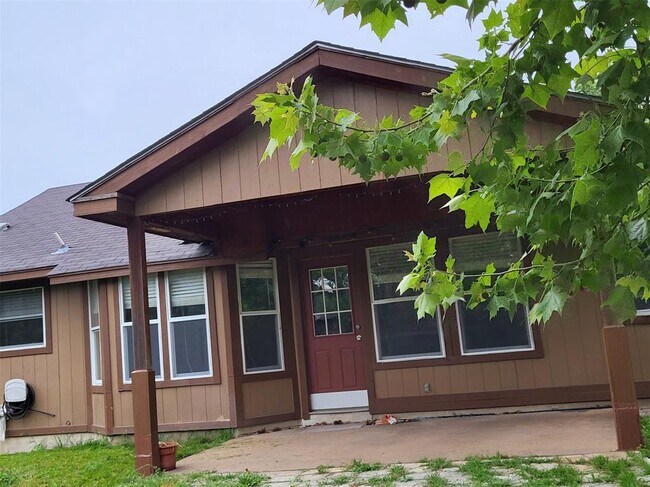 Building Photo - 512 Maplecreek Dr