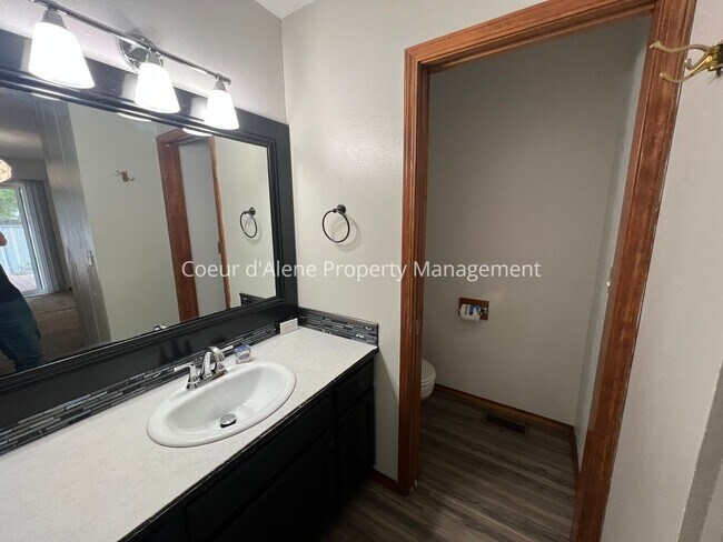 Building Photo - 3 bed, 2 bath house in Davis Park