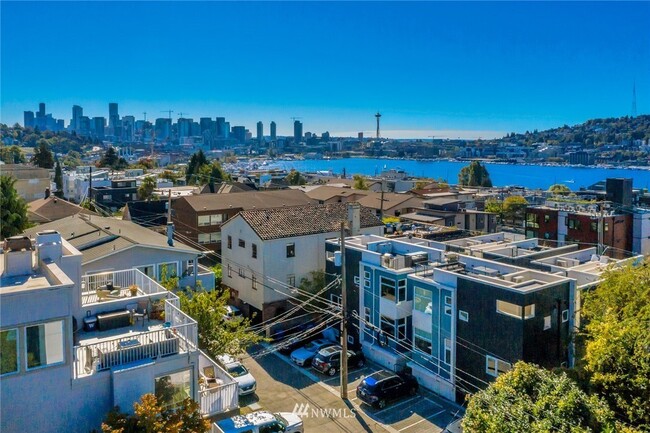 expansive deck - 2309 Boylston Ave E