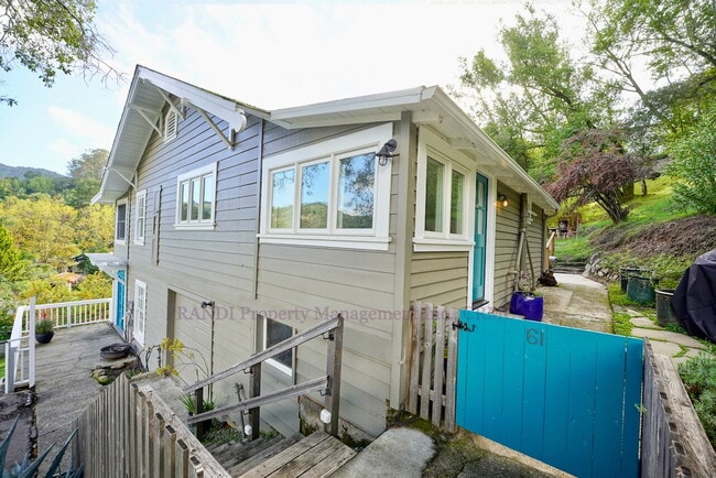 Building Photo - Lovely Two-Story Home With 3 Bedrooms and ...