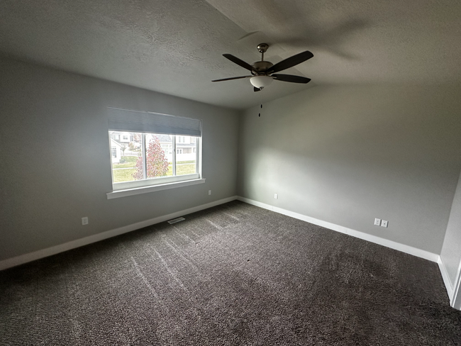 Building Photo - Great Taylorsville Townhome