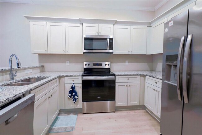 Building Photo - 225 Eva Way