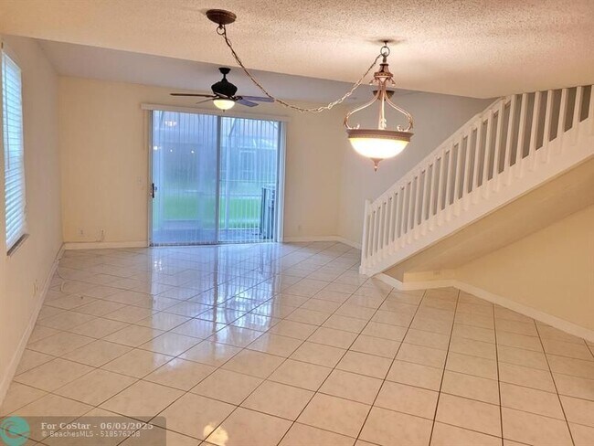Building Photo - 1412 Barcelona Way
