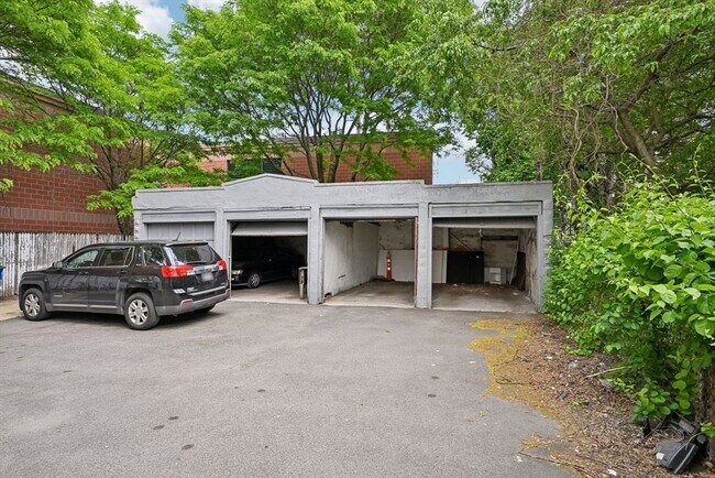 Building Photo - 154 Glen St