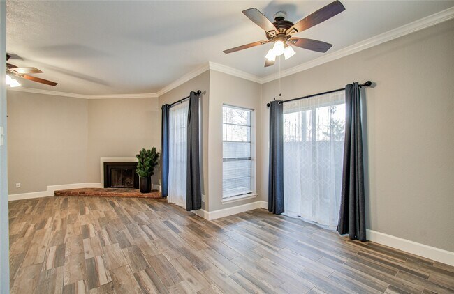 Building Photo - 9707 Richmond Ave.