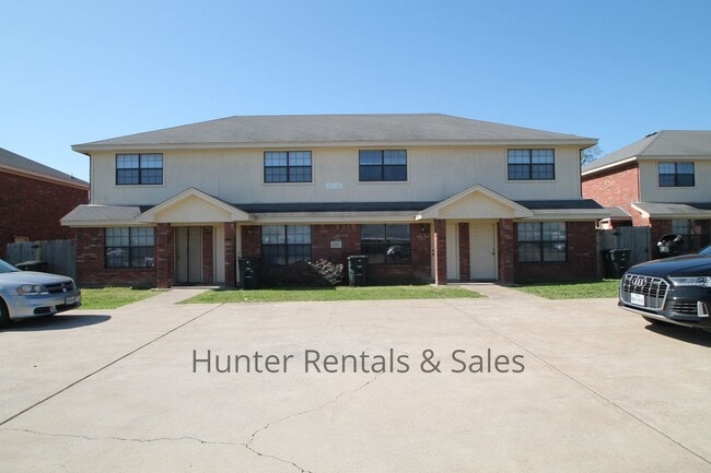 Primary Photo - Move in Today!