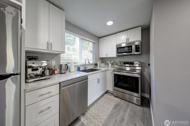 Building Photo - 10617-10617 10th Ave Ct S