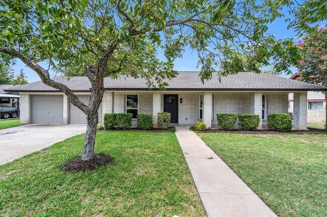 Primary Photo - 1700 Deep Wood Dr