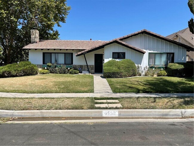 Building Photo - 1553 Albret St