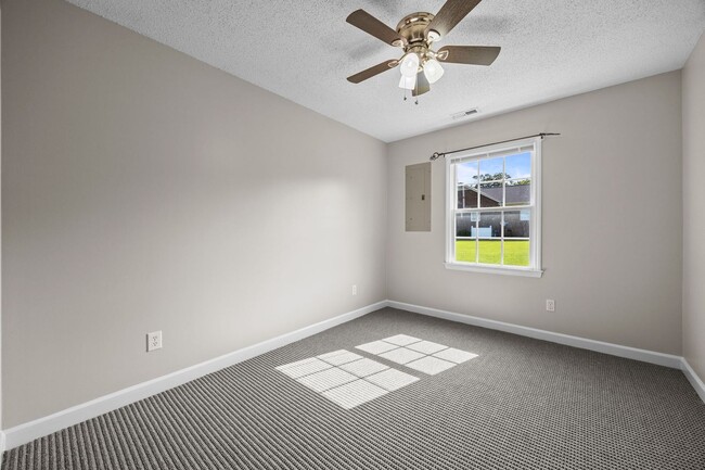 Building Photo - Two bedroom in Coats, NC!