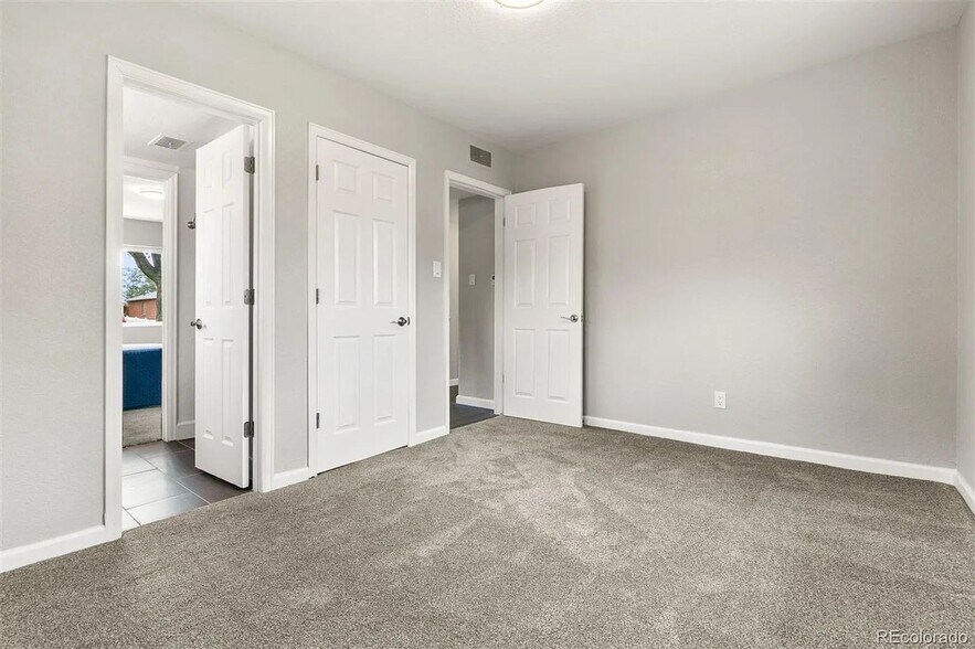 Building Photo - 756 N Revere St