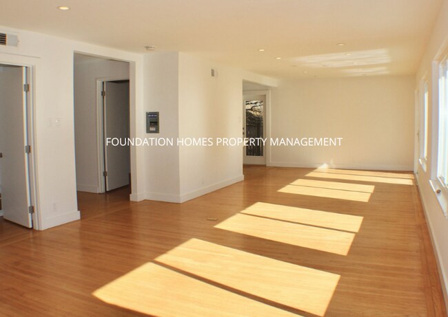 Building Photo - Dreamy Sleepy Hollow Single Story Mid-Cent...