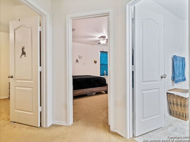 Building Photo - 3 Bedroom w/Game Room