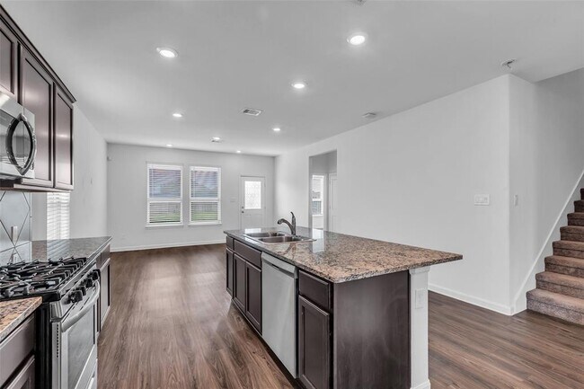 Building Photo - 2534 Blazing Star Dr
