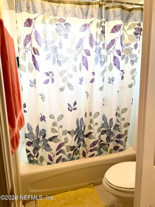 Building Photo - 913 Mackinaw Trail