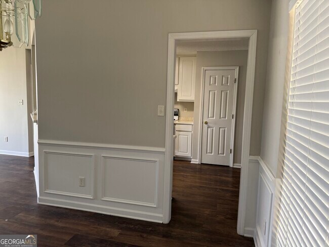 Building Photo - 3020 Meadow Glen Pass