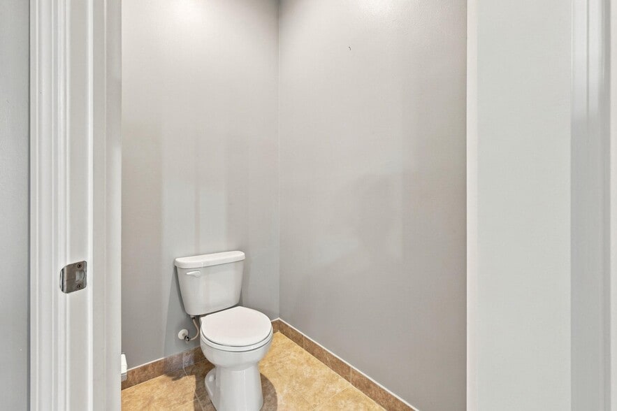 Building Photo - 4585 Tara Cove Way