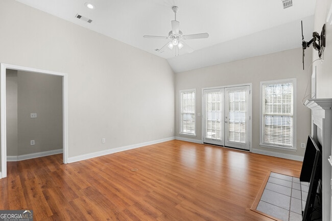 Building Photo - 1811 Old Carriage Trail