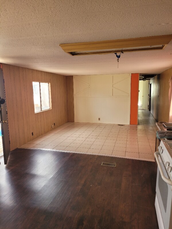 Building Photo - 10 9th Ave