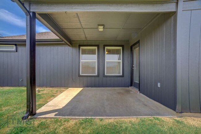 Building Photo - Open House 8/1/24 4pm-5pm! Great 3/2/2 in Owasso’s Lake Valley!