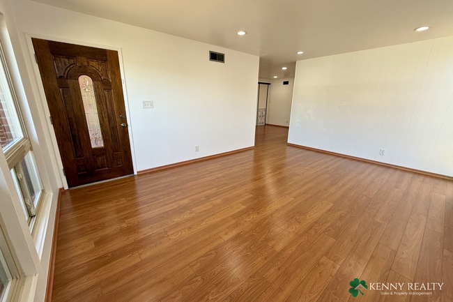 Building Photo - Large 4 Bedroom, 2 Bathroom Home with 2 Car Garage