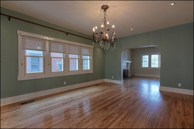 Building Photo - 1420 Hawthorne St