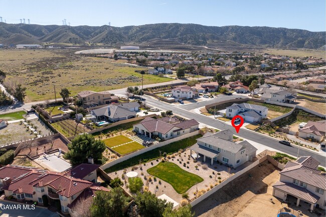 Building Photo - 41638 Cielo Vista Dr