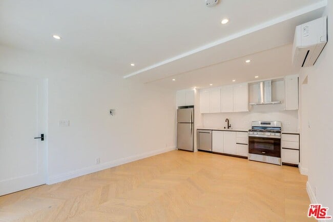 Building Photo - 234 S Spalding Dr