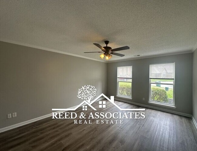 Building Photo - 2-Story Home Located in Quiet Cove!