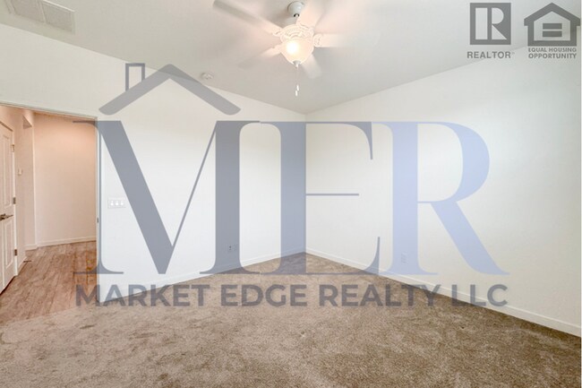 Building Photo - 2Bed/2Bath Gated Turnkey Home in Wickenbur...
