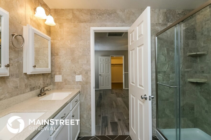 Building Photo - 4062 E Holmes Ave