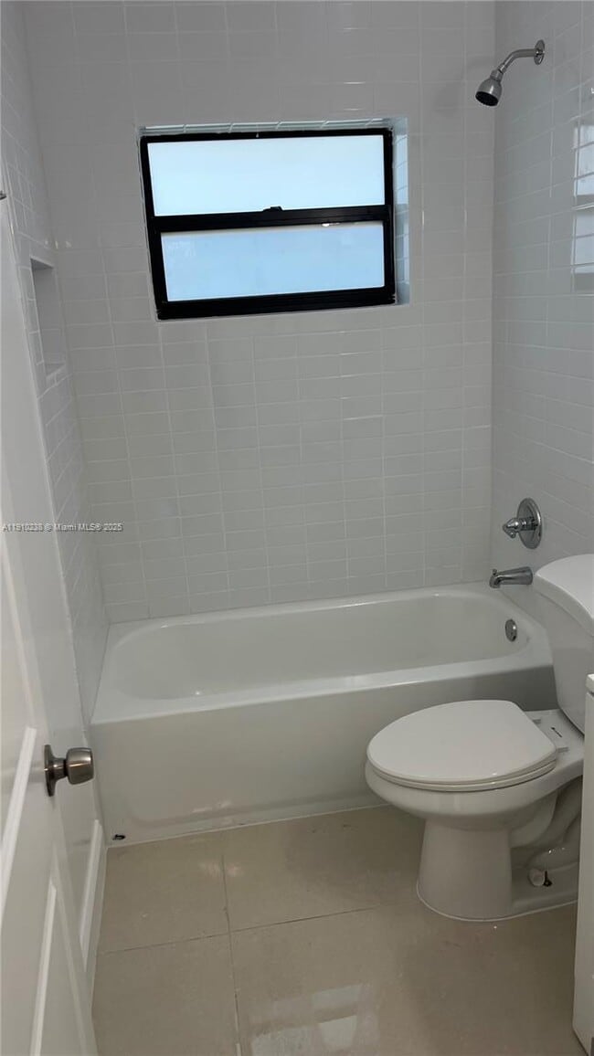 Building Photo - 465 NE 139th St