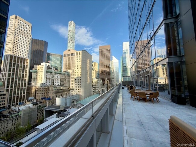Building Photo - 20 W 53rd St