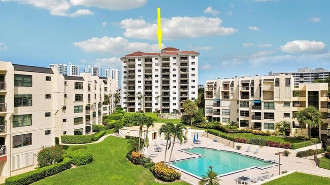 Building Photo - 370 Golfview Rd