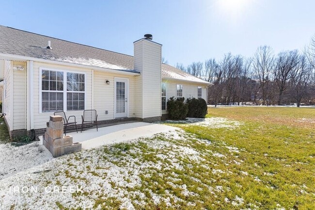 Building Photo - 89 Running Briar Rd