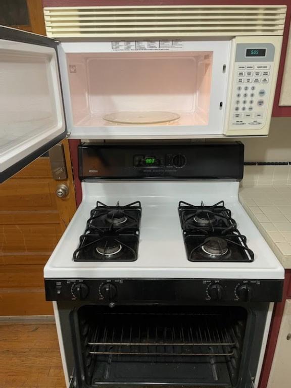 Building Photo - 10306 Runnymede Ave